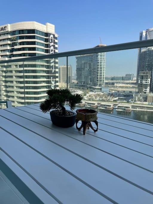 New Luxury Modern Canal View. Lägenhet Dubai Exteriör bild