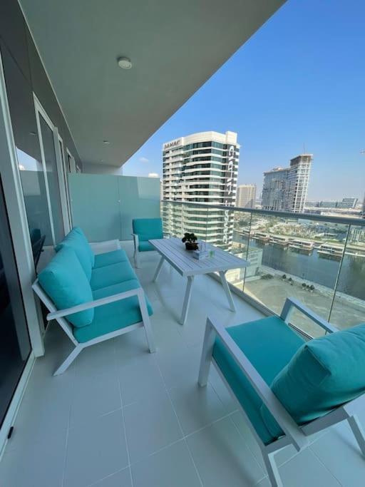 New Luxury Modern Canal View. Lägenhet Dubai Exteriör bild