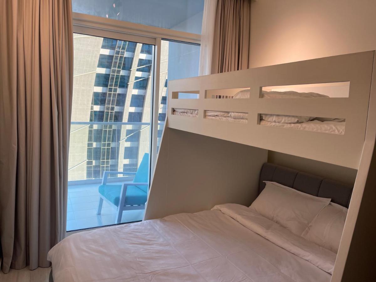 New Luxury Modern Canal View. Lägenhet Dubai Exteriör bild